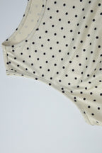 Top beige con lunares y lazo en la cintura
