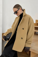 Abrigo holgado con solapas de lana