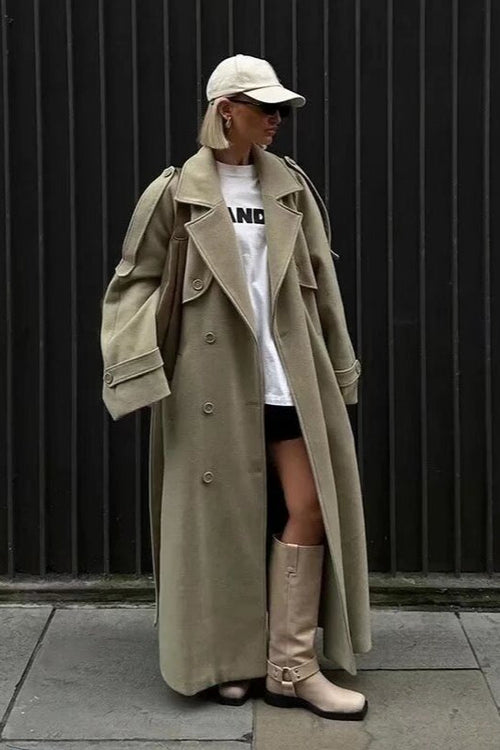Single-breasted coat with wide notch lapel