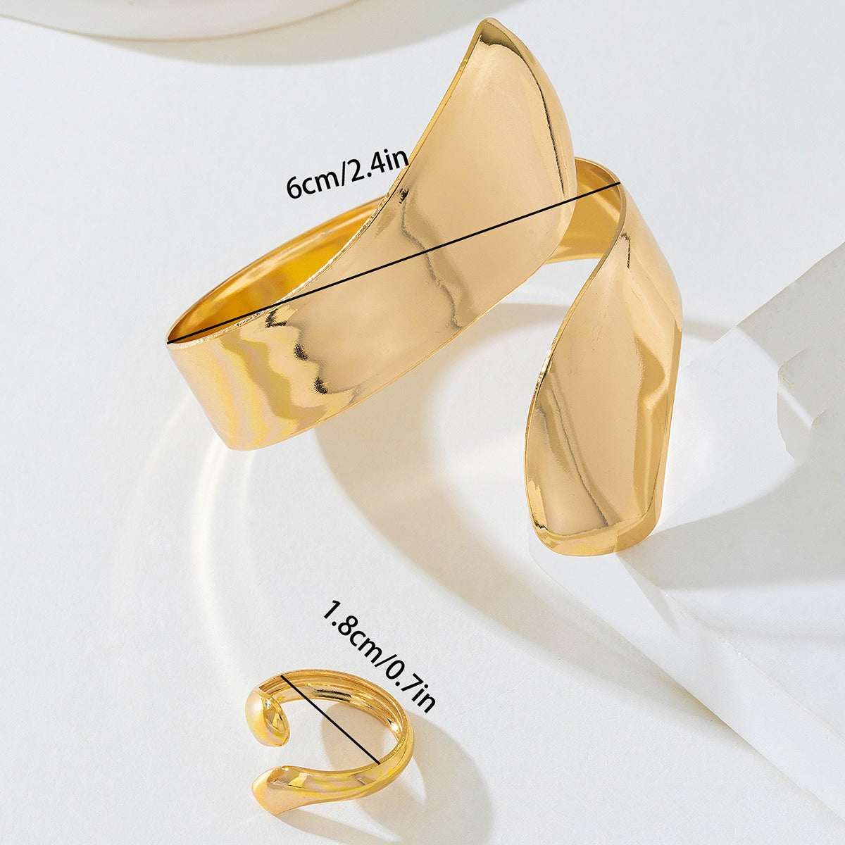 2-Pieza Irregular Metálico Statement Conjunto de Brazalete, Anillo y Pulsera