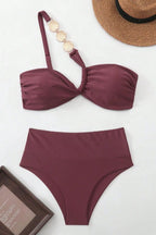 Conjunto de bikini de tirantes cruzados en un hombro