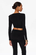 Conjunto elegante de top ceñido con fruncidos y pantalones