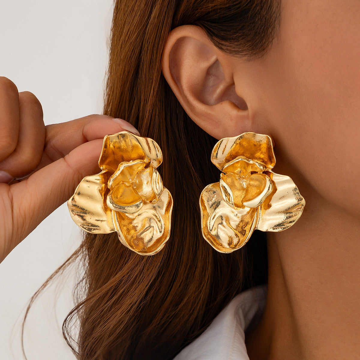 Liquid Irregular Fruncido Round Aretes