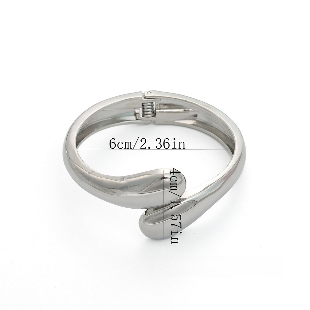 Wide Calado Espiral Metal Brazalete Rígido