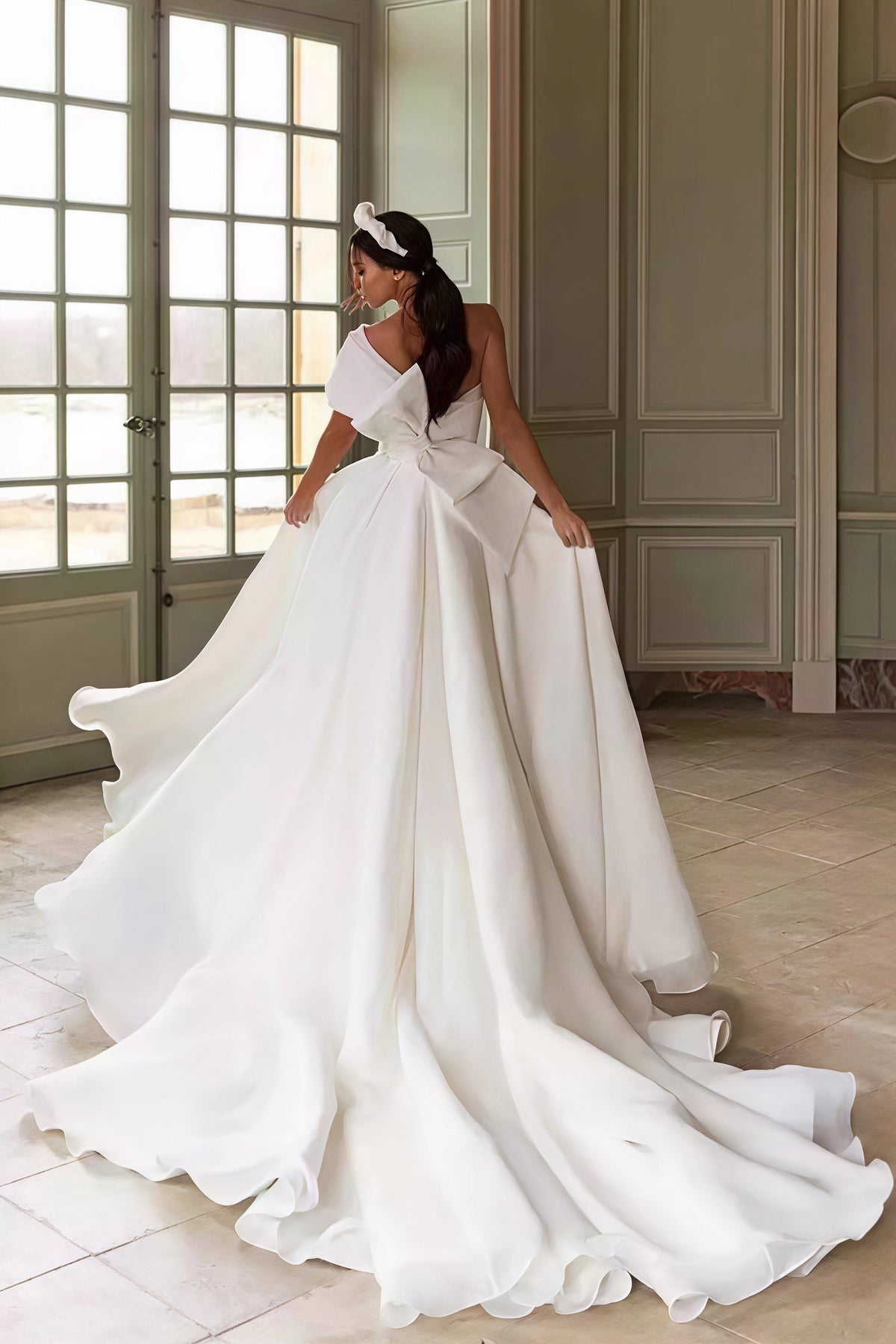 Asymmetrical Shoulder Elegant Wedding Dress