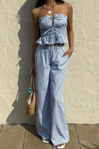 Conjunto de top tubular con lazo delantero y pantalones a rayas
