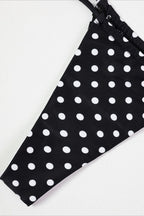 Conjunto de baño de tres piezas con falda tipo bandeau de lunares