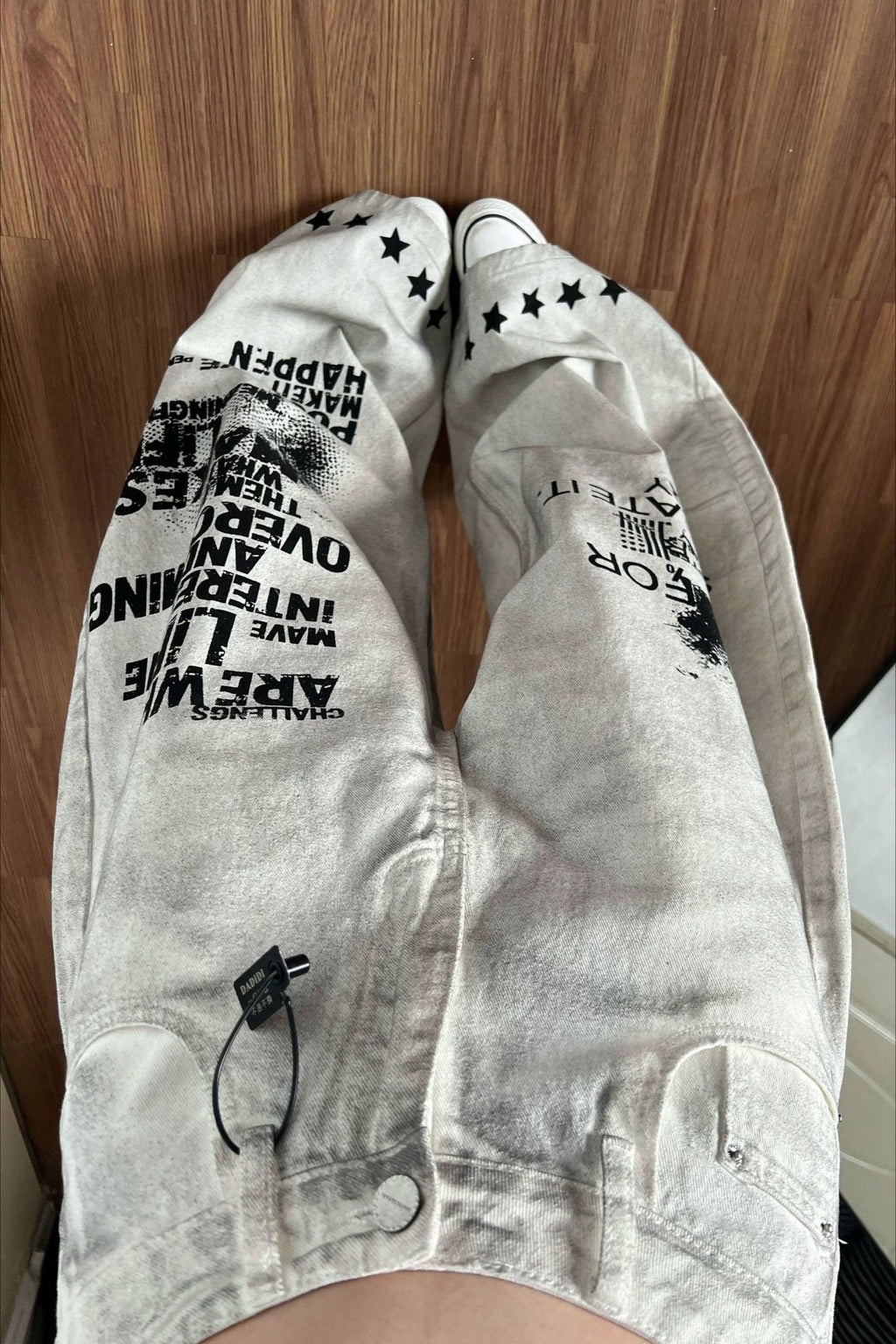 Letter Graffiti Distressed Loose Barrel Leg Jeans