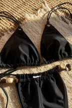 Conjunto de bikini de color liso, con cuello halter, sin espalda y con pedrería