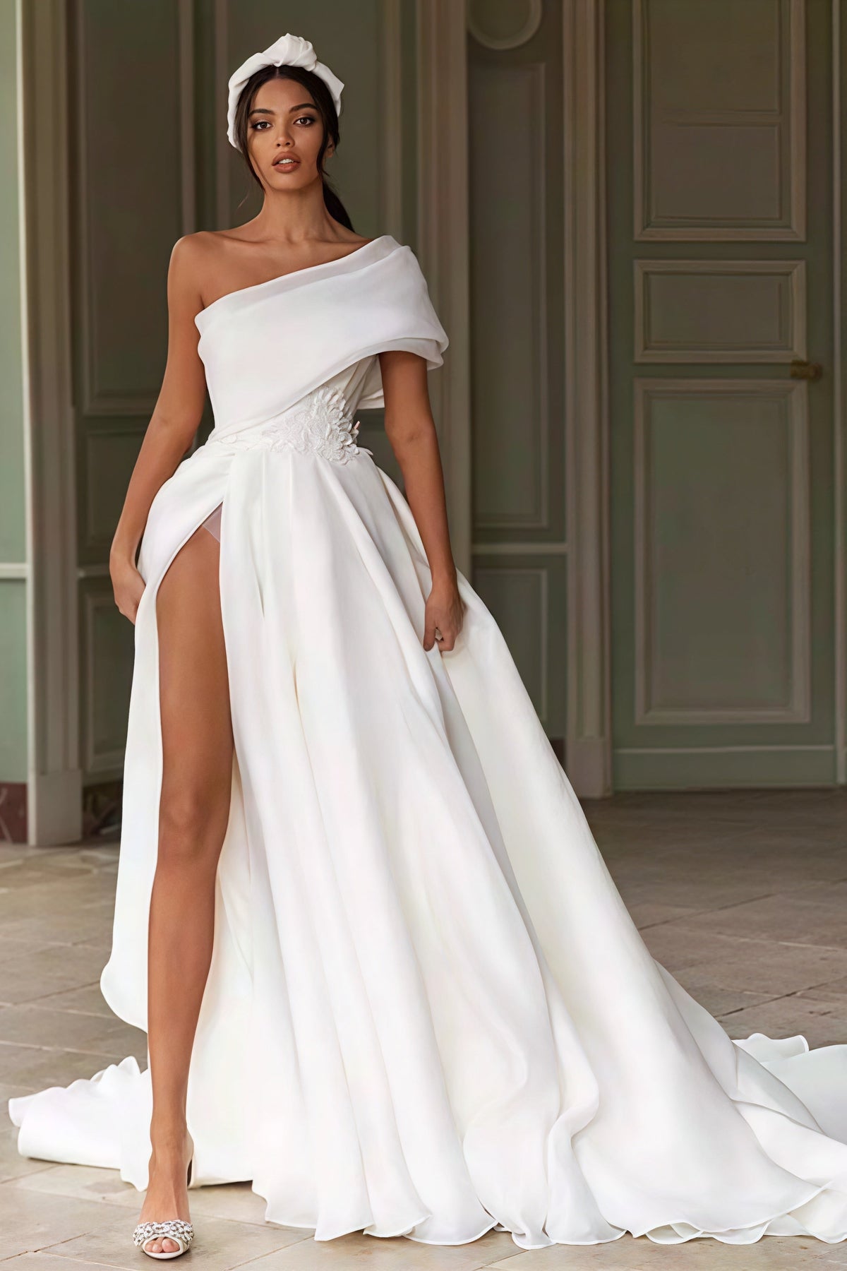 Asymmetrical Shoulder Elegant Wedding Dress