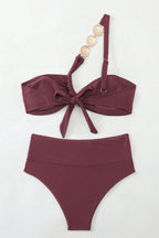Conjunto de bikini de tirantes cruzados en un hombro