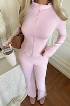Conjunto deportivo de camiseta de cuello redondo lisa y pantalones rectos