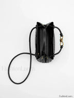 Bolso de Mano con Detalle de Metal Trenzado