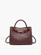 Bolso de Mano con Detalle de Metal Trenzado