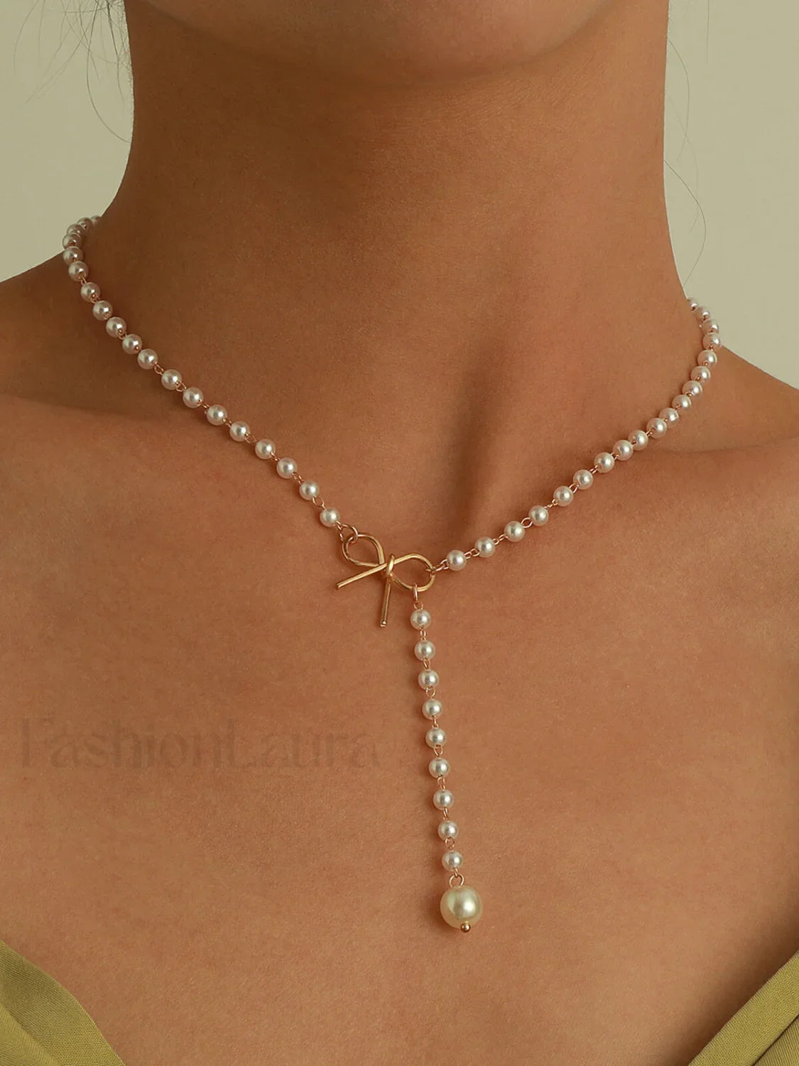 Perla Lazo Knot Collar con Colgante