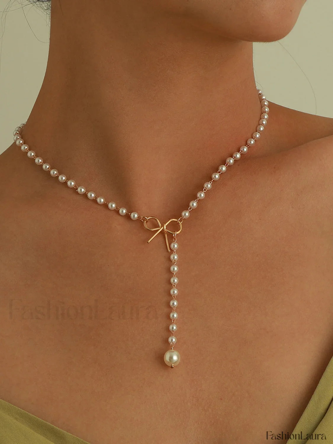 Perla Lazo Knot Collar con Colgante