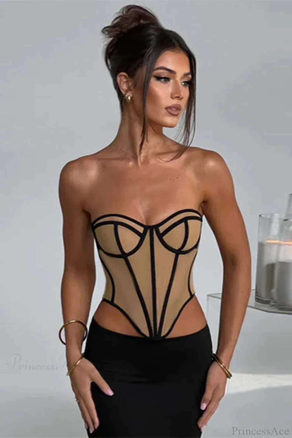 Corsé bustier entallado bicolor con espalda descubierta