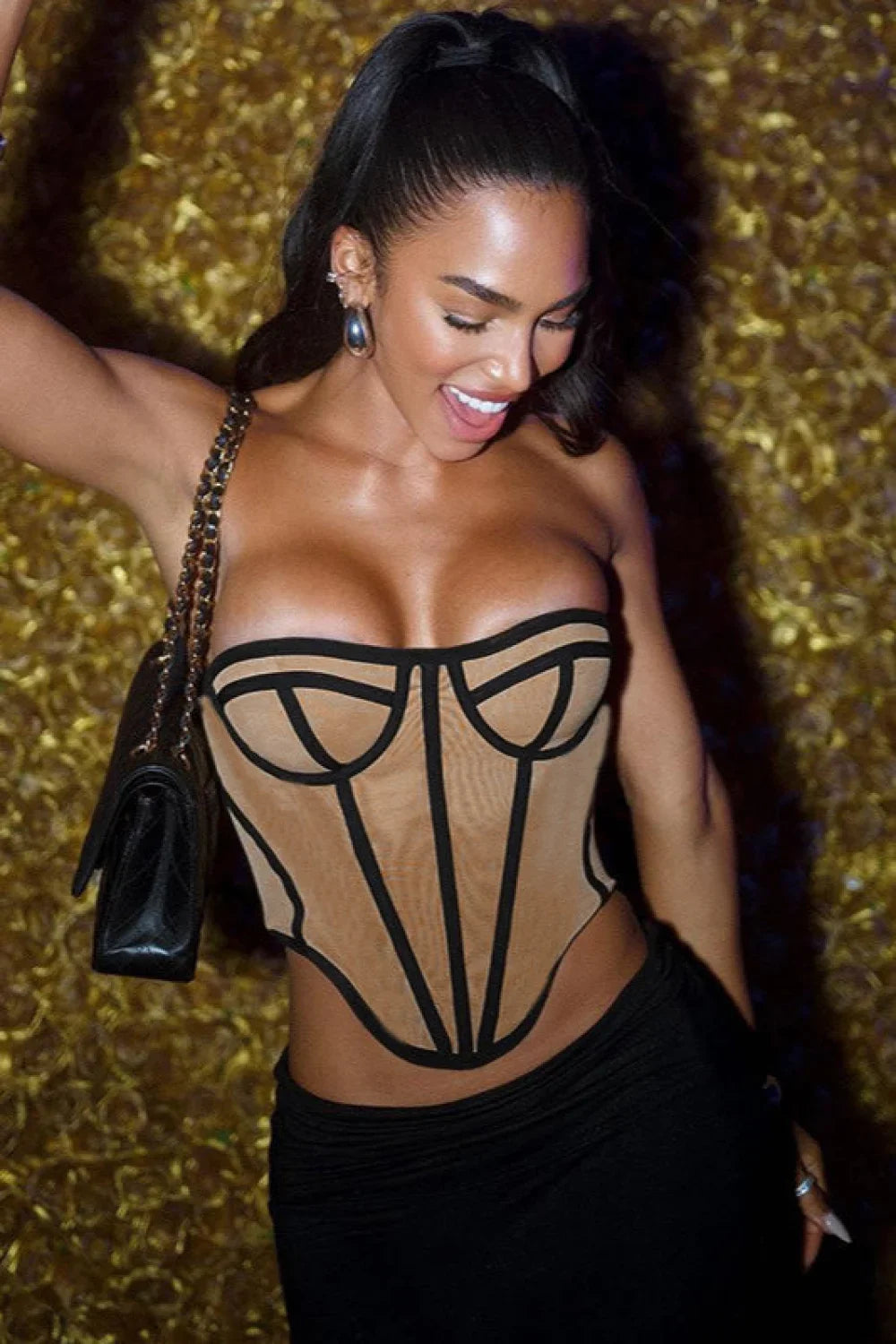 Corsé bustier entallado bicolor con espalda descubierta