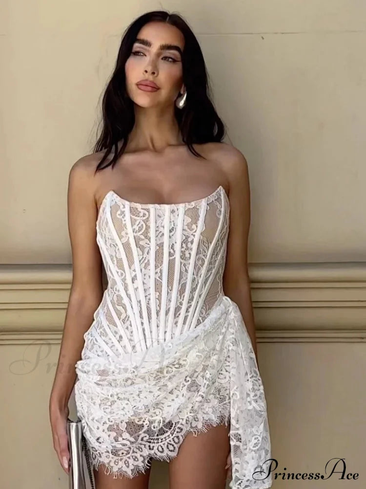 Vestido corto corsé de encaje sin tirantes, ceñido de fiesta